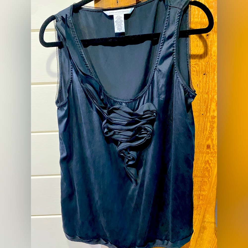 Diane Von Furstenburg sleeveless Black silk blouse Size 12
